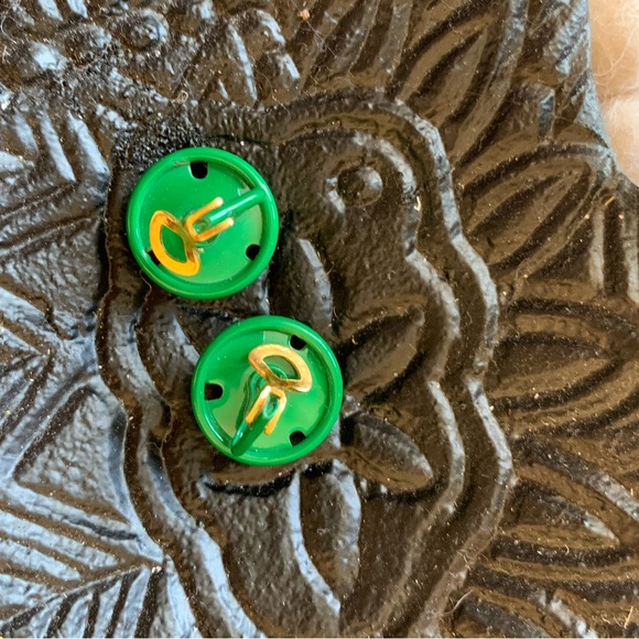 4 / 20$ SALE  emerald green dot clip on earrings - Picture 2 of 3